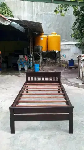 Dipan/ranjang/tempat tidur bahan full jati