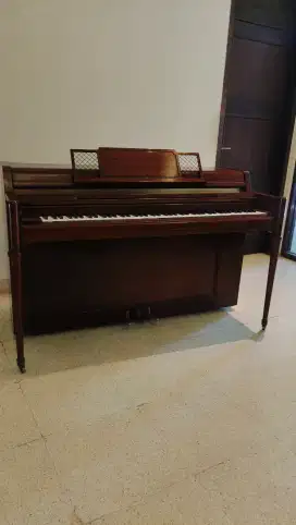 jual piano yamaha klasik jadul.. kondisi ok..