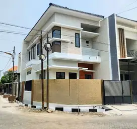 JUAL RUMAH DI RUNGKUT ASRI SURABAYA BANGUNAN NEW GRESS