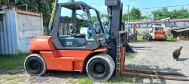 Forklift TOYOTA 5 ton 2013 full orisinil ban solid(mati) standard