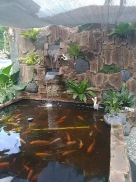 Dinding dan kolam relif air mancur