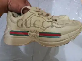 SEPATU GUCCI SIZE 38