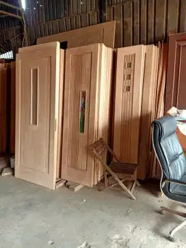 Pintu kusen dan jendela oven banyak stok bisa jasa pasang kunci engsel