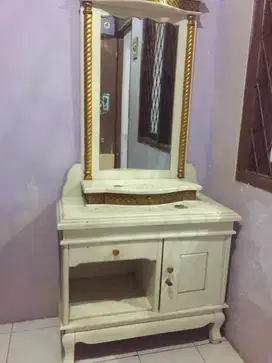 Meja Rias kayujati