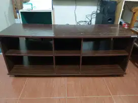Rak lemari multifungsi.