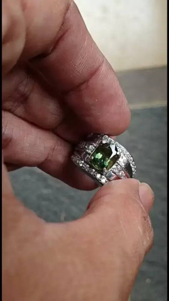 Natural green sapphier