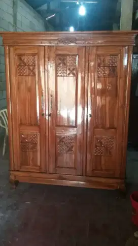 Lemari pakaian 3pintu kayu jati,