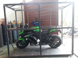 Lift barang untuk sepeda motor moge