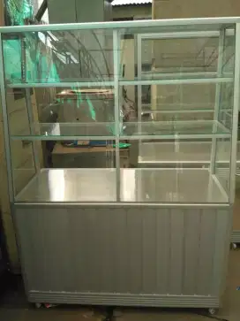 Etalase showcase P.120cm model miring hordeng