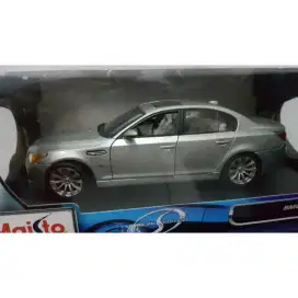 BMW seri 5 by Maisto skala 1/18,ready 2 item