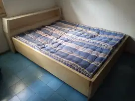 Dipan kasur tempat tidur 200 × 160 + kasur