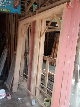 Di jual kusen pintu dari kayu bekas berkualitas