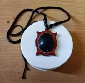 Kalung giok hitam