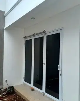 Pintu lipat aluminium kaca