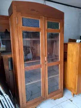 Lemari Prongkas Kaca Jati Kuno