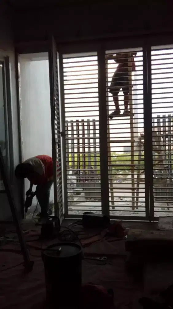 Pintu garasi minimalis