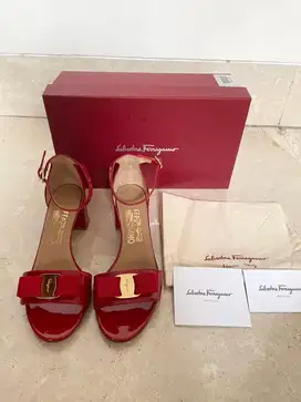 LIKE NEW AUTHENTIC SALVATORE FERRAGAMO GAVINA