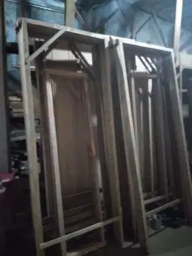 Kusen pintu kayu solid