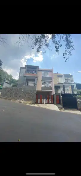 Rumah siap huni lokasi dago