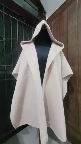 Wool cape for woman