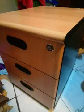 Laci meja UNO model sorong