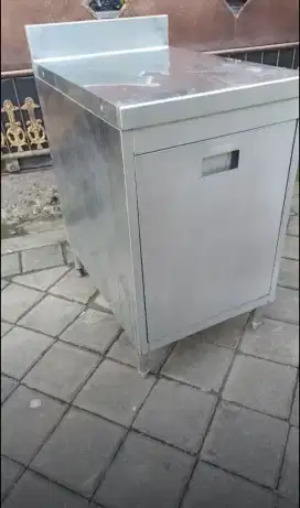 Meja stainless plus bak sampah
