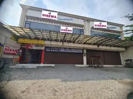 Disewakan Ruko besae 2 Lantai ex furniture di pinggir Jalan Raya