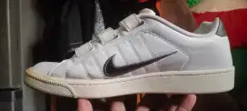 Sepatu seken/bekas Nike Brs klasik