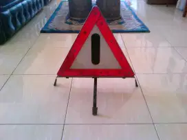 Segitiga pengaman mercedes