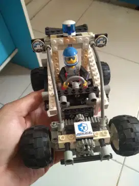 * Dijual Lego Technic 8207 & 8230.