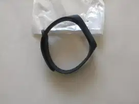 Strap mi band 4 seperti ori. 100% bagus.  Baru. Hitam. Murah.