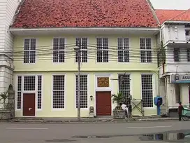 Gedung Singa Bersejarah Ex Bank Asing Di Kotu di sewakan