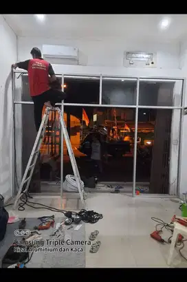 Partisi aluminium dan kaca