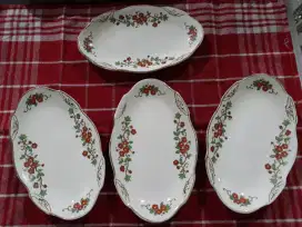 4 Piring Oval P 21,5 Cm L 13,5 Cm England Lawas Tua