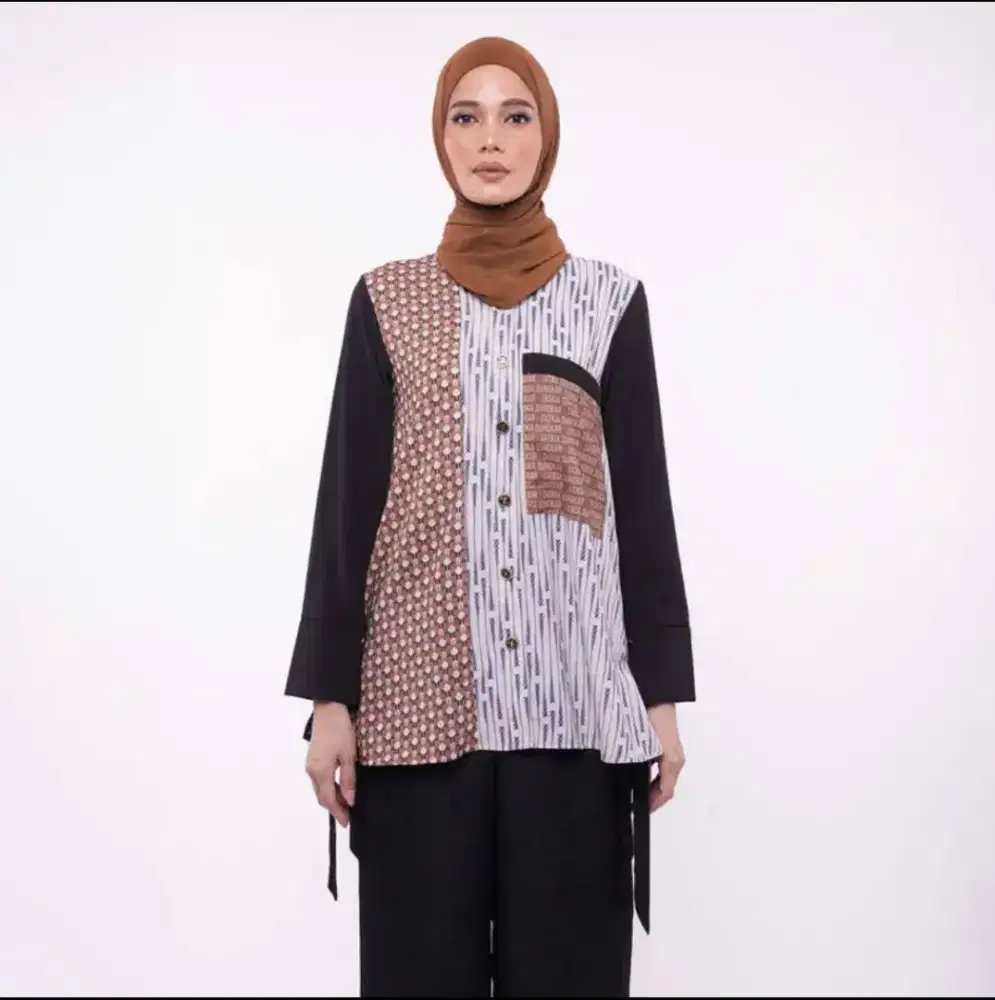 PL Zaskia Sungkar Hila Blouse
Size L