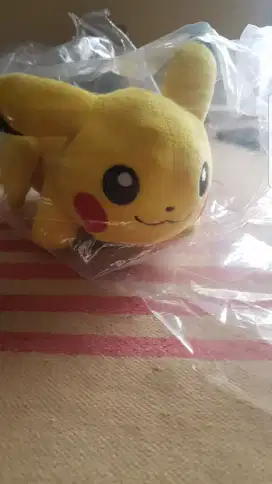 mainan boneka pikachu pokemon mcd camera marvel tag ps uniqlo souvenir