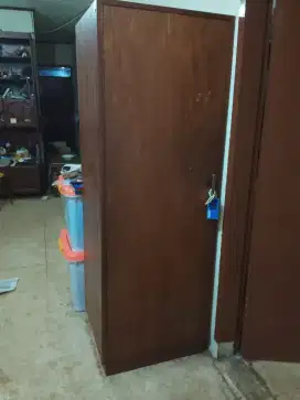 Lemari pakaian 1 pintu Dari kayu lawas tahun 70an