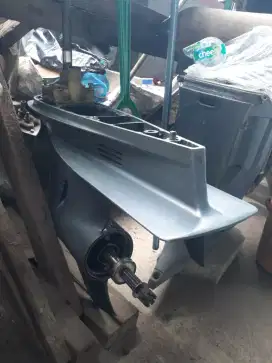 Kaki mesin lower unit mesin tempel YAMAHA 200pk 4 TAK