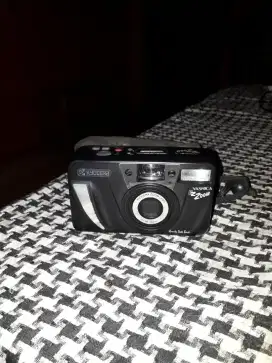 YASHICA EZ ZOOM KYOCERA