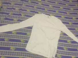 kaos Putih merk H & M original SIZE ( M )