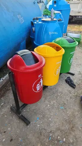 Pusat Pembuatan Tong Sampah Fiber Custom Harga Murah Sesuai Budget