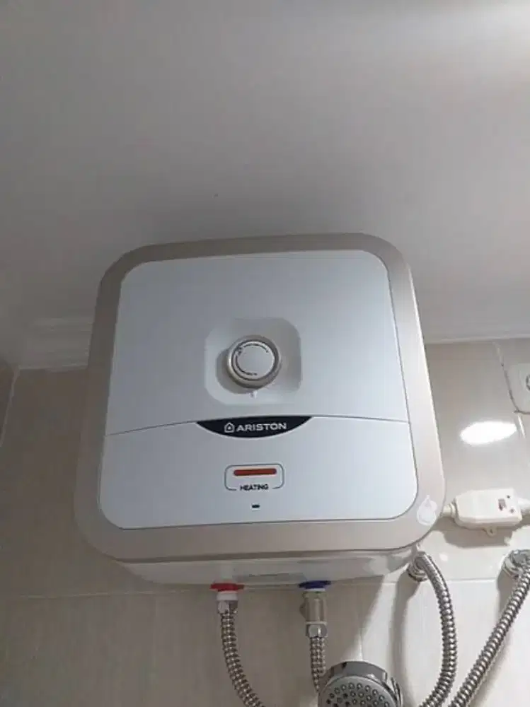 Water Heater Ariston 30 Liter 350 watt listrik