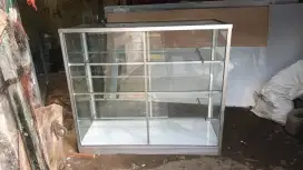 Etalase standar
