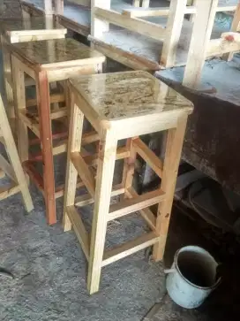 Kursi bar atau etalase