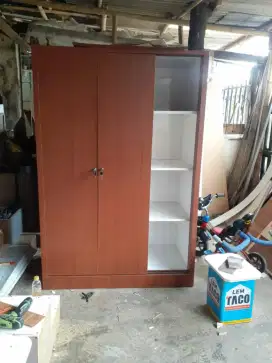 Lemati pakaian dilapis hpl