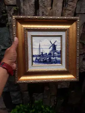 Antik vintage tegel keramik Delft holland berbalut bingkai ukir klasik