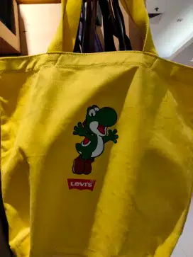 Tas tangan tote bag edisi Mario merk Levis