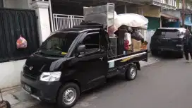 Mobil angkutan pindahan rumah kontrakan
