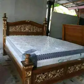 Dipan tempat tidur mewah