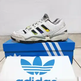 Sepatu Adidas Torsion Comp Ukuran 40.5 / 25.5 cm Preloved